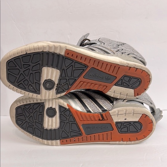 Jeremy Scott Wings x Adidas 
2.0 JS Obyo Metallic Silver
Sneakers - Picture 9 of 16